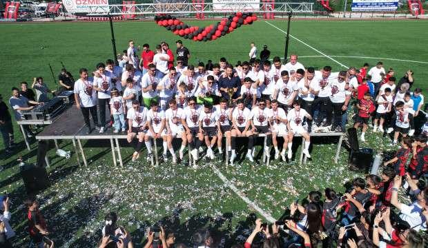 Süper Lig efsanesi amatöre düştü, şehrin diğer takımı profesyonel lige çıktı