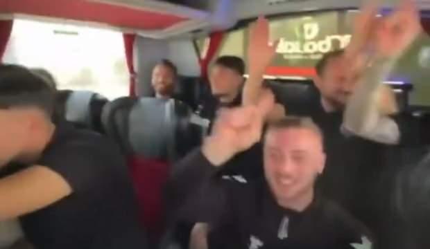 Video ortaya çıktı: Efsane ekibin futbolcuları rakip takıma küfrediyor