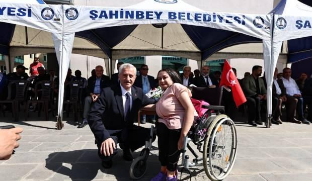 Gaziantep'te vatandaşa akülü ve manuel sandalye dağıtıldı
