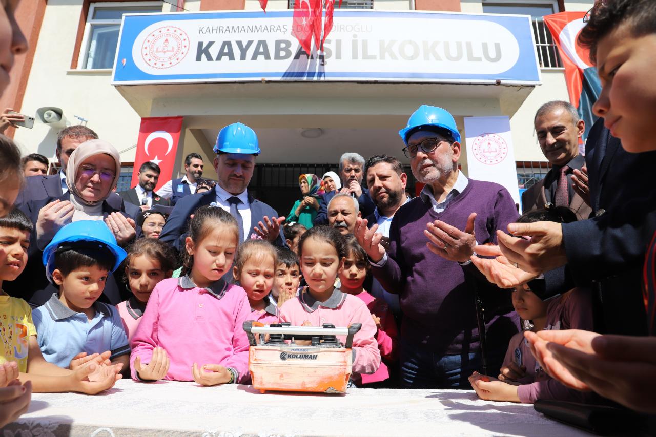 Kayabaşı İlkokulu'nun temeli dualarla atıldı.