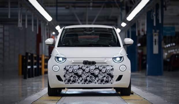 Efsane geri dönüyor: Hibrit Fiat 500 üretim bandında görüntülendi