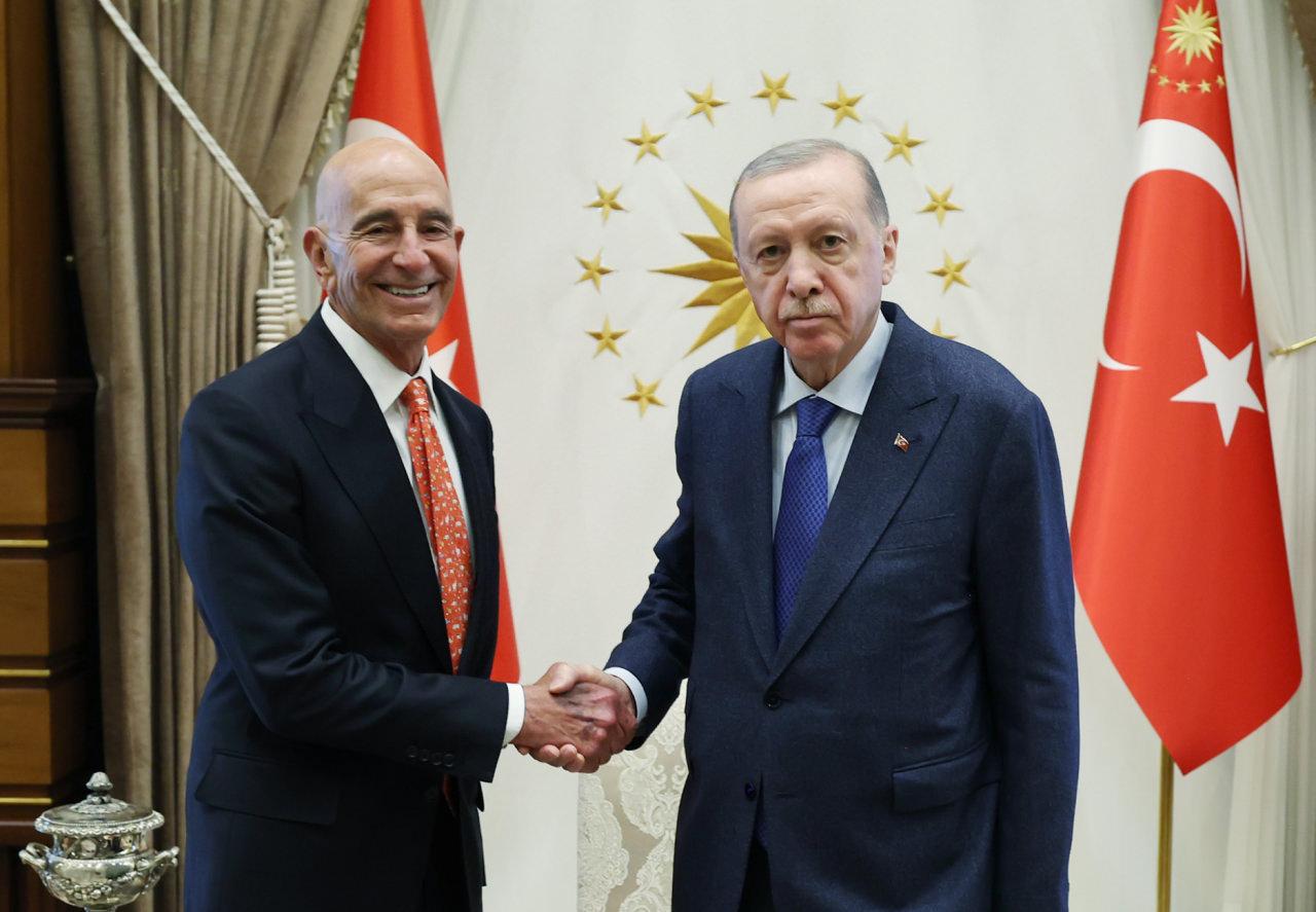 Cumhurbaşkanı Recep Tayyip Erdoğan, ABD Büyükelçisi Thomas Joseph Barrack'ı kabul etti. Cumhurbaşkanlığı Külliyesi'ndeki kabulde, Büyükelçi Barrack, Cumhurbaşkanı Erdoğan'a güven mektubunu sundu.