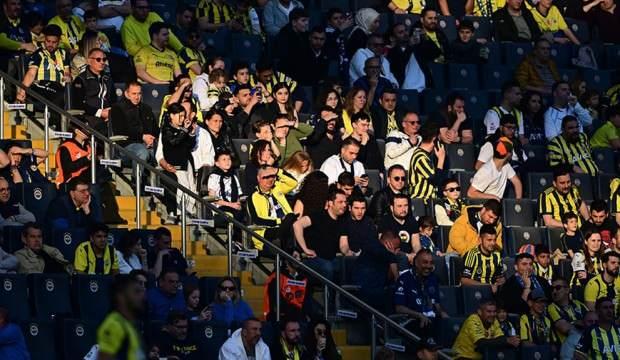 Fenerbahçe tribünleri sadece 1 futbolcusunu alkışladı