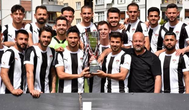 Nereden nereye! Süper Lig'in efsane takımı BAL'a yükseldi, kupasına kavuştu