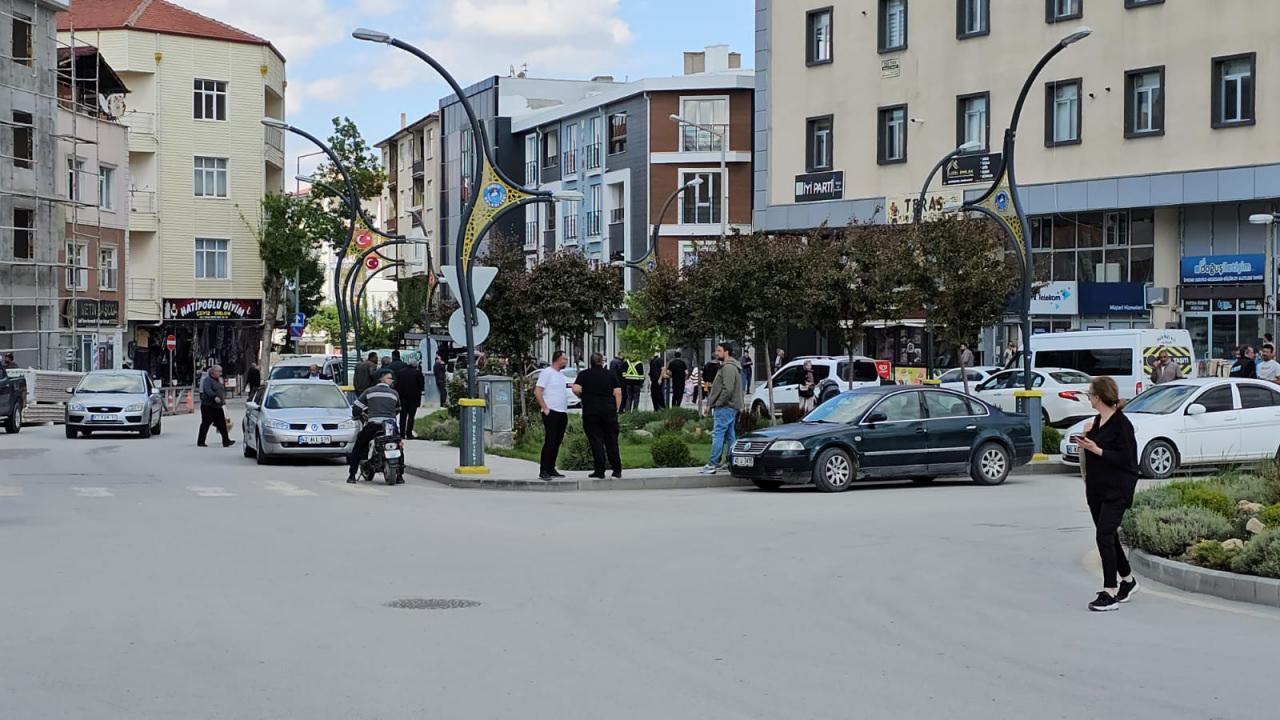 Depremin ardından Konya'da vatandaşlar kendisini dışarı attı