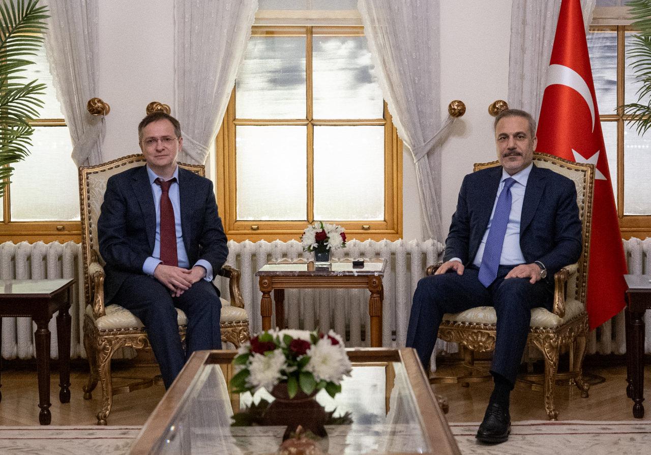 Görüşmeden ilk kare.