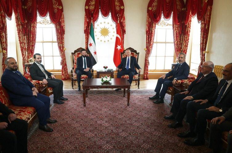 Cumhurbaşkanı Recep Tayyip Erdoğan, Suriye Cumhurbaşkanı Ahmed Şara ile Dolmabahçe Çalışma Ofisi'nde bir araya geldi.