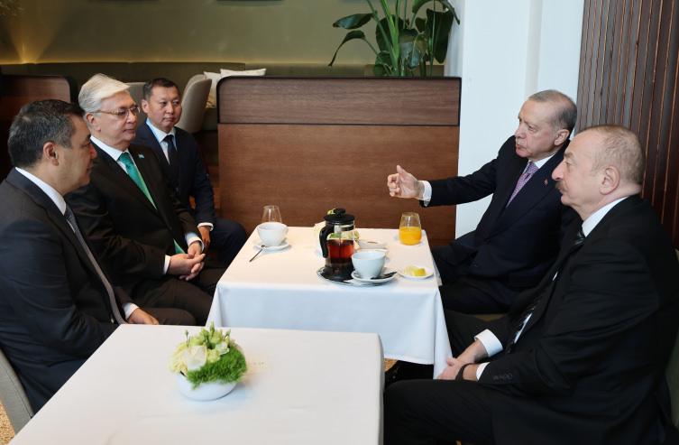 Toplantıya Cumhurbaşkanı Recep Tayyip Erdoğan, Azerbaycan Cumhurbaşkanı İlham Aliyev, Kazakistan Cumhurbaşkanı Kasım-Cömert Tokayev, Kırgızistan Cumhurbaşkanı Sadır Caparov, Özbekistan Cumhurbaşkanı Sayın Şevket Mirziyoyev ve TDT Genel Sekreteri Kubanıçbek Ömüraliyev katıldı.
