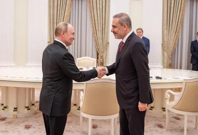 BRICS üyesi ülkelerin Dışişleri Bakanları toplantısına katılmak için Rusya'ya giden Dışişleri Bakanı Hakan Fidan, 2024 yılında Kremlin Sarayı'nda Putin ile görüşmüştü.