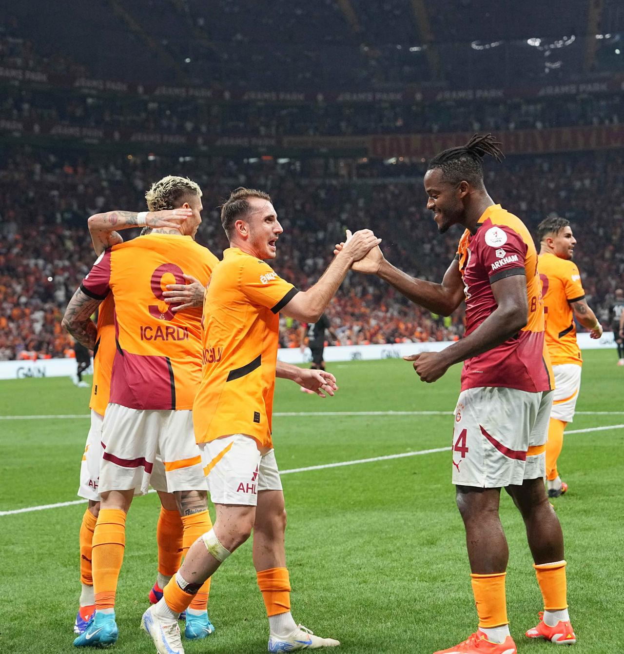 Kerem Aktürkoğlu ve Michy Batshuayi, Galatasaray'da birlikte oynarken