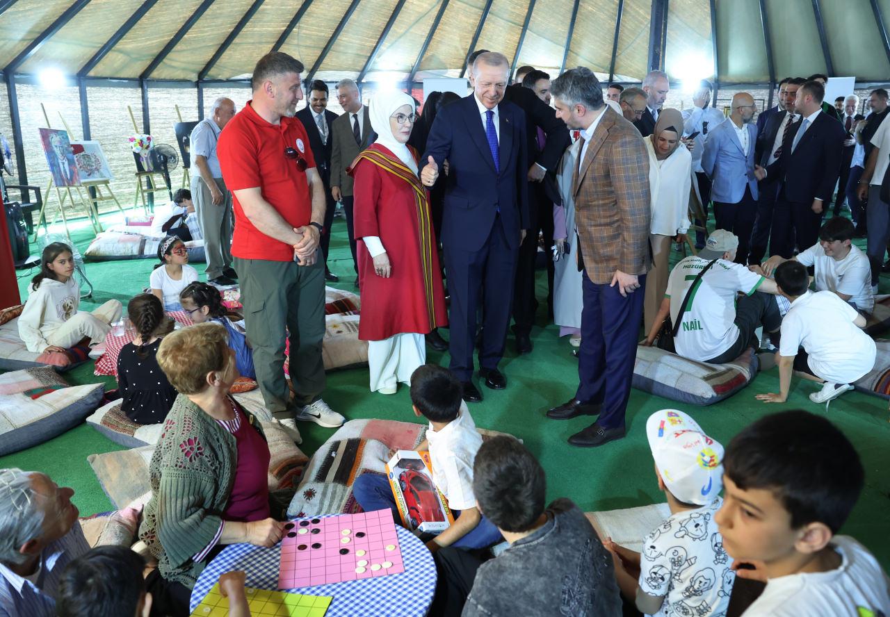 Cumhurbaşkanı Recep Tayyip Erdoğan, Dünya Etnospor Birliği tarafından düzenlenen 7. Etnospor Kültür Festivali'ni ziyaret etti.