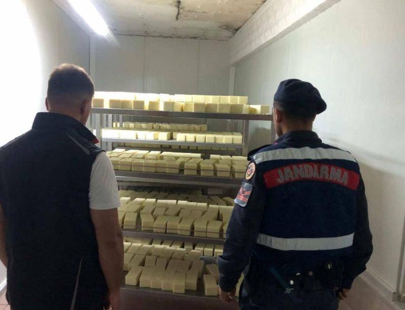 Jandarma ekipleri ilgili adrese operasyon düzenlediler. 