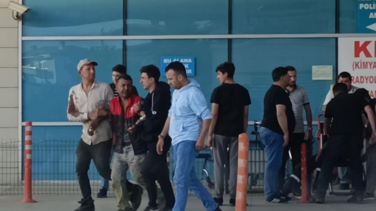 Acı olay sonrası baba adeta yıkıldı. Küçük çocuğun tedavi olduğu hastanede, yere yatarak ağladığı görüldü. 