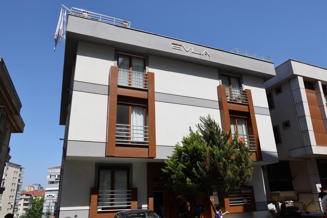 24 bin liralık borç karşılığı alınmak istenen evin  bulunduğu apartman.