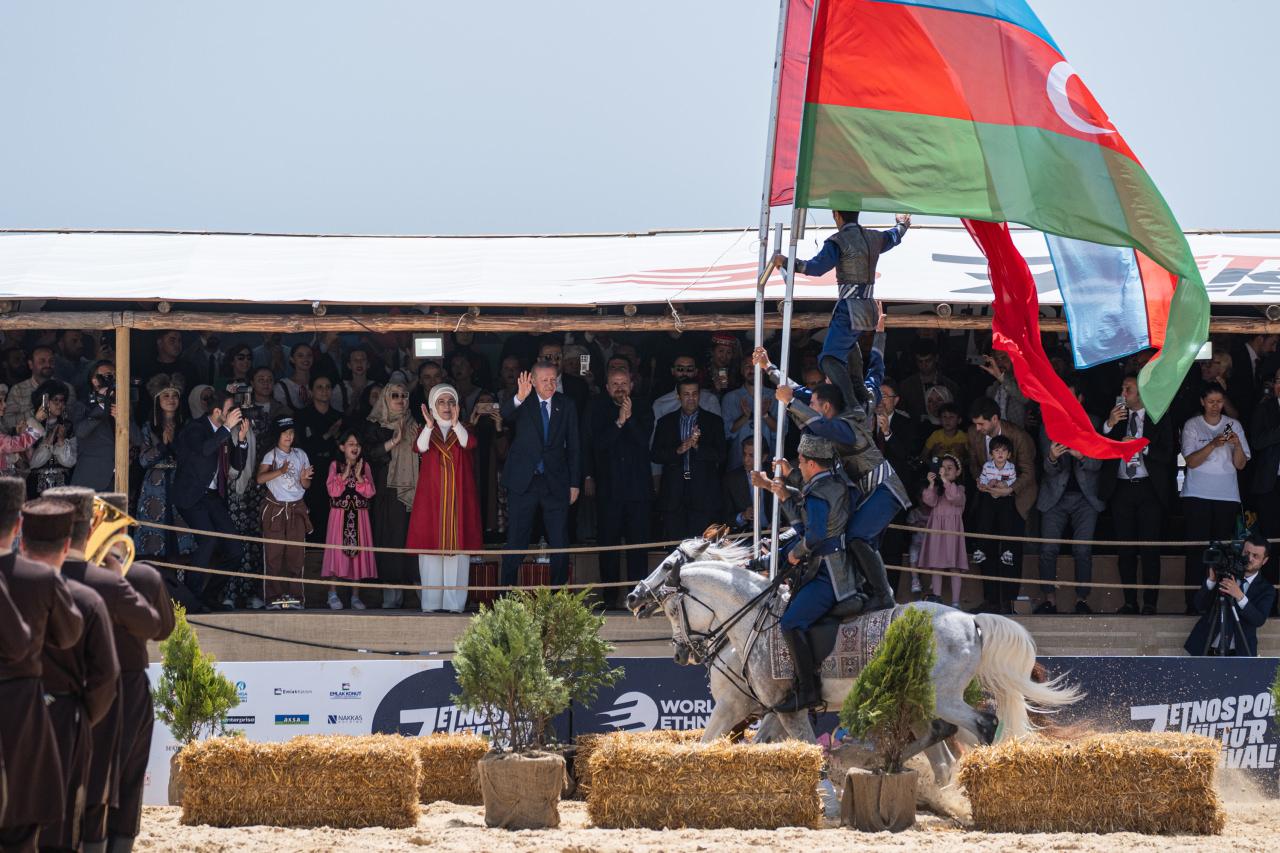 Cumhurbaşkanı Recep Tayyip Erdoğan, Dünya Etnospor Birliği tarafından düzenlenen 7. Etnospor Kültür Festivali'ni ziyaret etti.