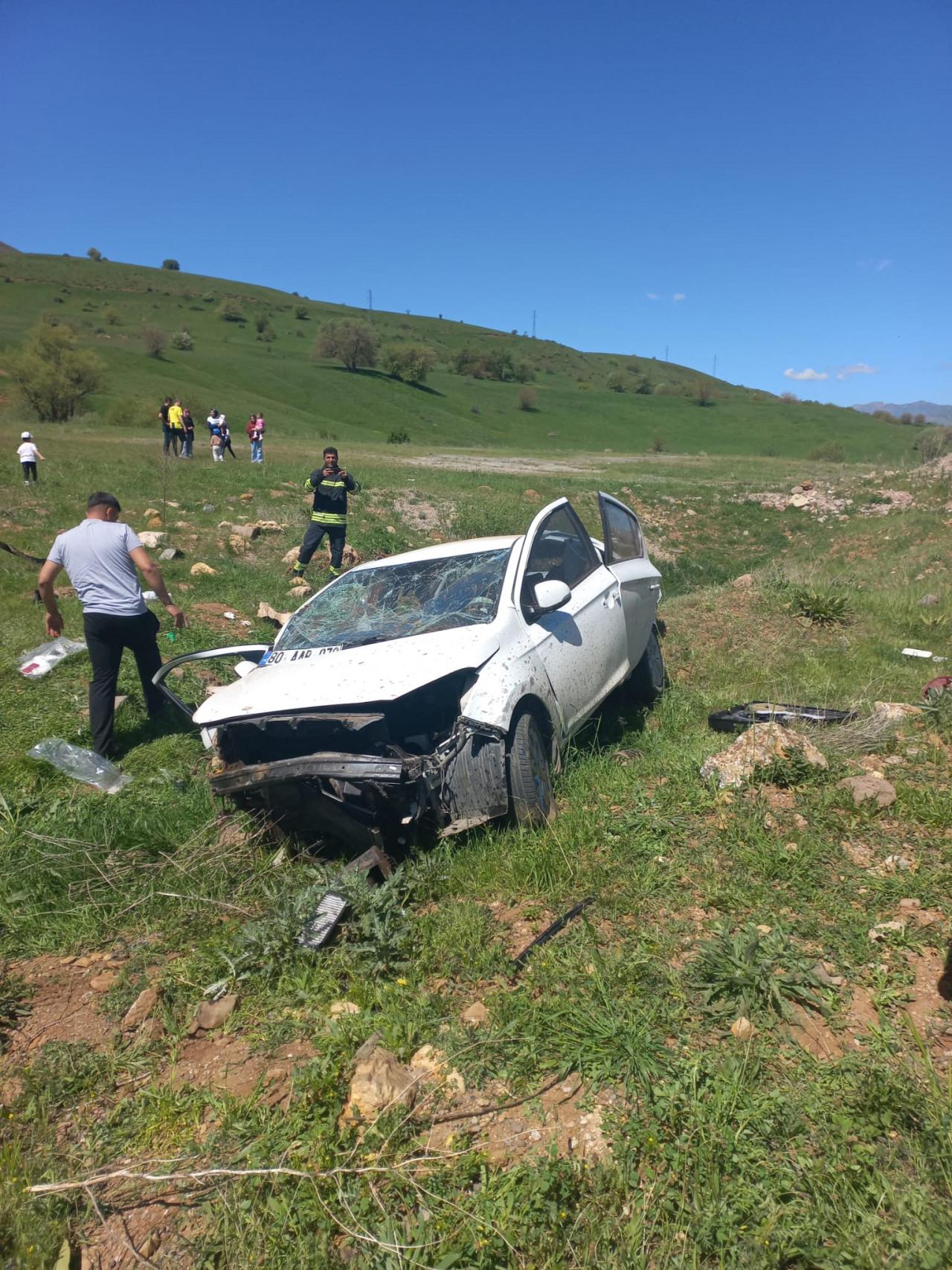 Bingöl'de otomobilin şarampolden devrilmesi sonucu 1 kişi öldü. 