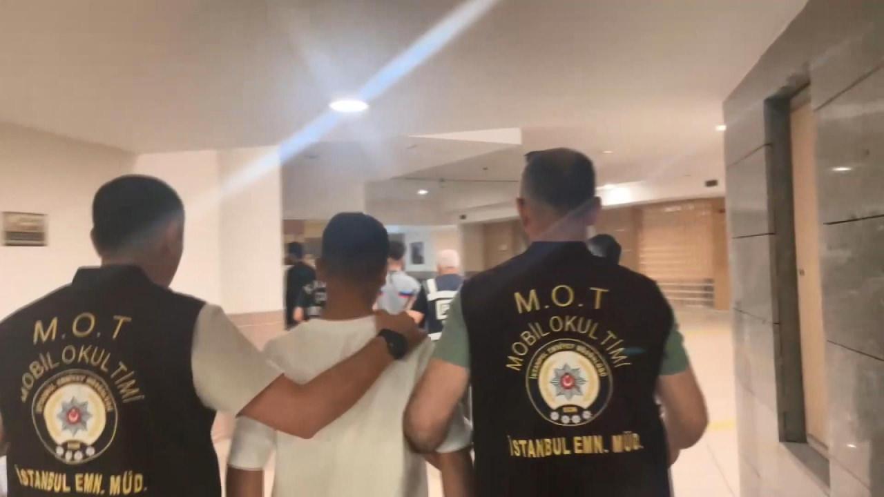 Mattia Ahmet Minguzzi cinayeti sonrasında, sosyal medya üzerinden aileyi tehdit eden ve cinayeti öven paylaşımlar yapan 18 yaşından küçük 5 çocuk bugün ilk kez hakim karşısına çıktı. 