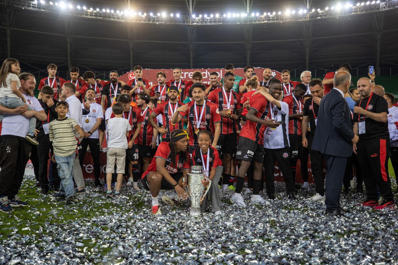 Süper Lig'e yükselen Fatih Karagümrük takımı