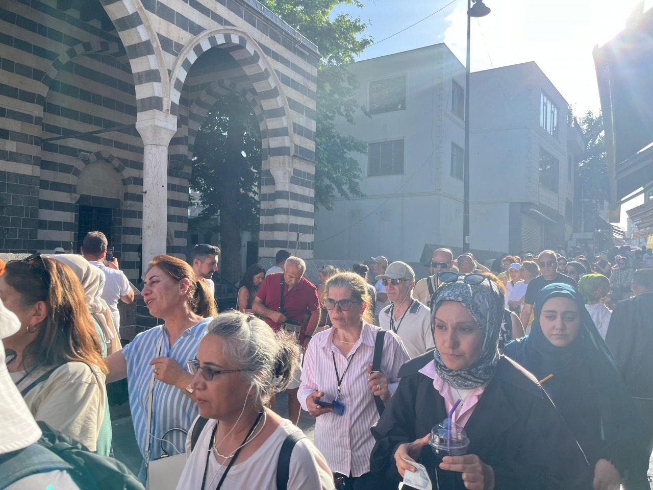 Dört Ayaklı Minare önü- Diyarbakır