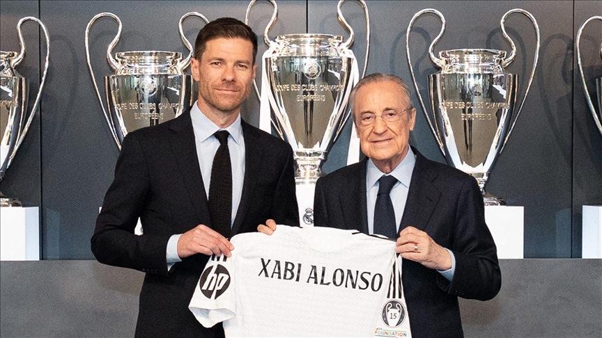 Real Madrid Teknik Direktörü Xabi Alonso ile Real Madrid Başkanı Florentino Perez