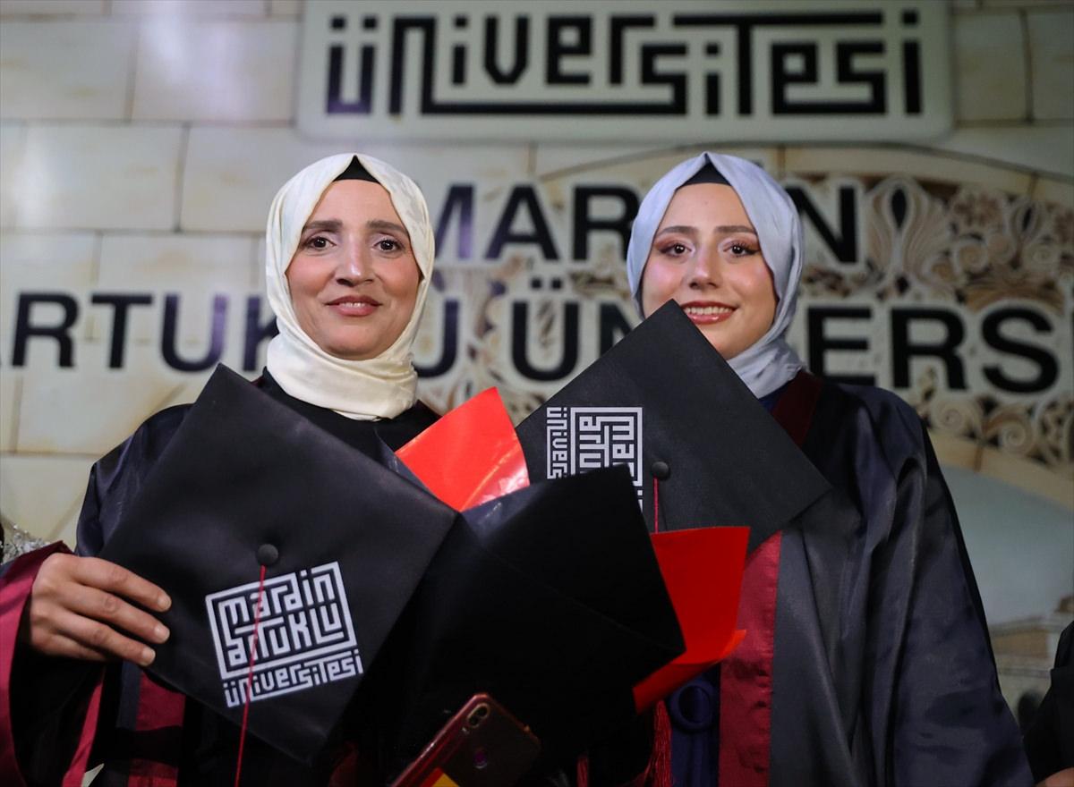 Aycan Özonay ve kızı