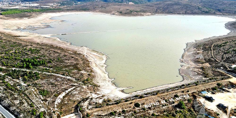 Çeşme'de tehlike çanları: Su seviyesi yüzde 13'e düştü! Belediyeden yasak kararı.