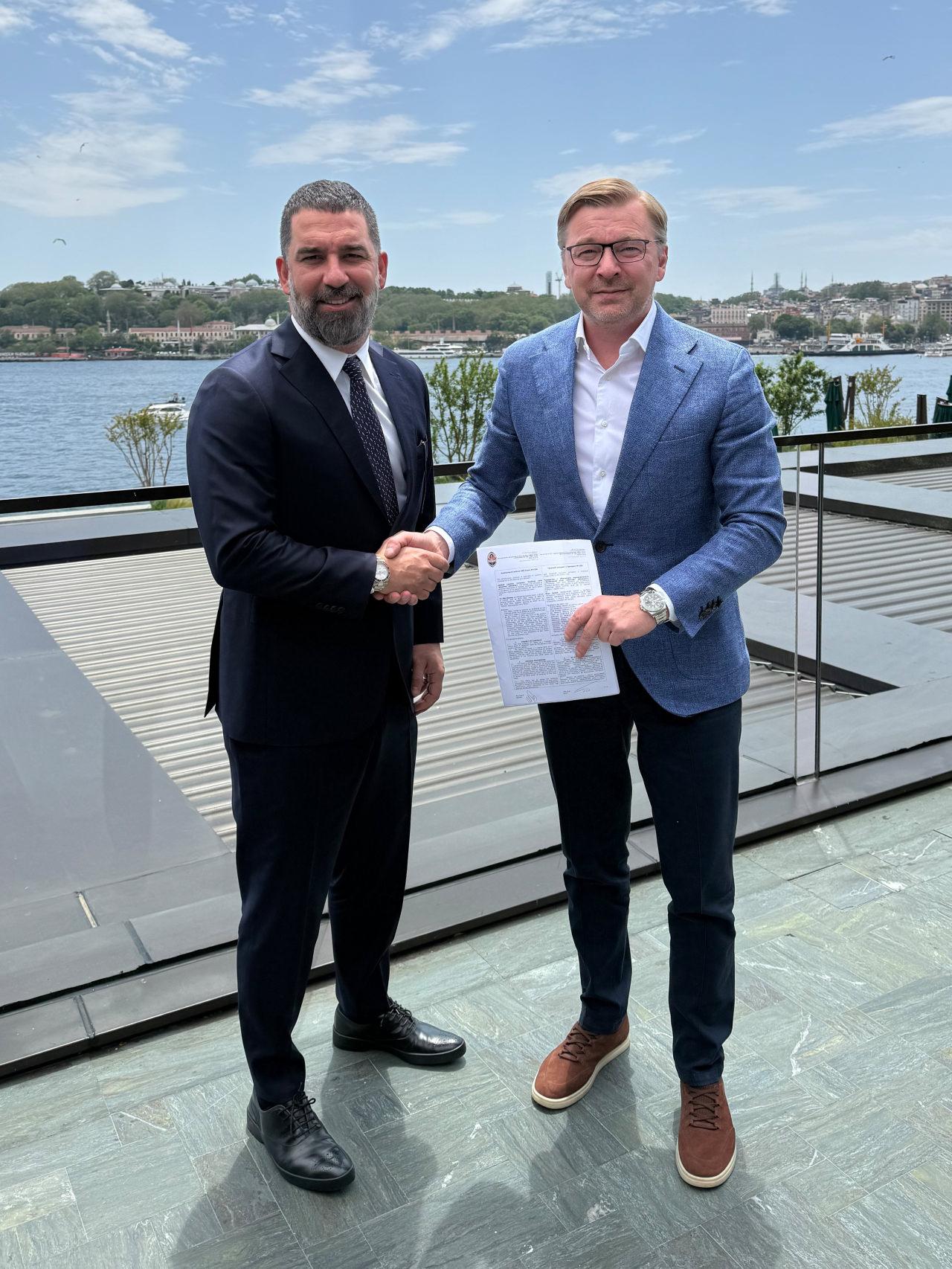 Arda Turan ve Shakhtar Donetsk'in CEO'su Serhii Palkin