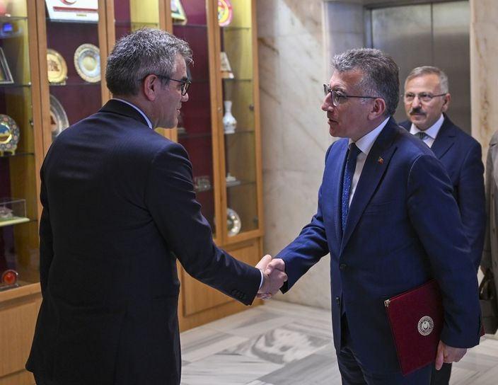  TBMM Genel Sekreteri Talip Uzun ve AK Parti Grup Başkanı Abdullah Güler.