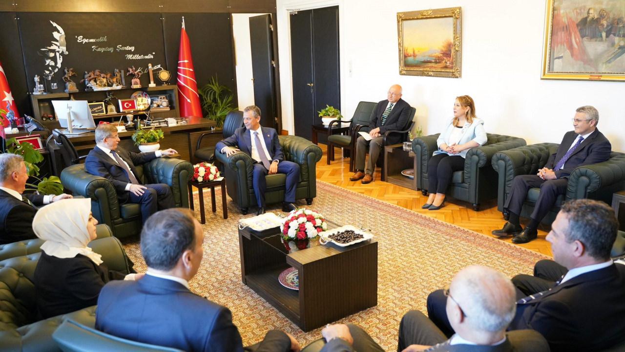 CHP Genel Başkanı Özel, Gelecek Partisi Genel Başkanı Davutoğlu ile görüştü
