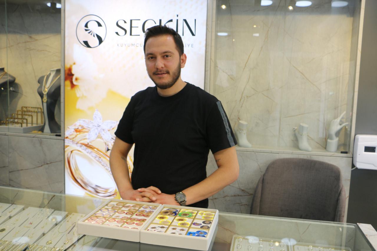 Kuyumcu esnafı Furkan Tekin, kendisine sahte altın satılmaya çalıştığını anlattı. 