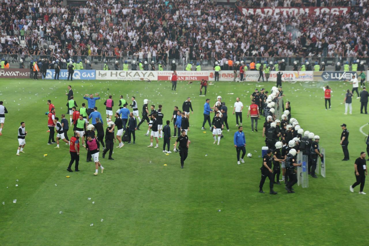 Polis kordonundan bir görüntü.