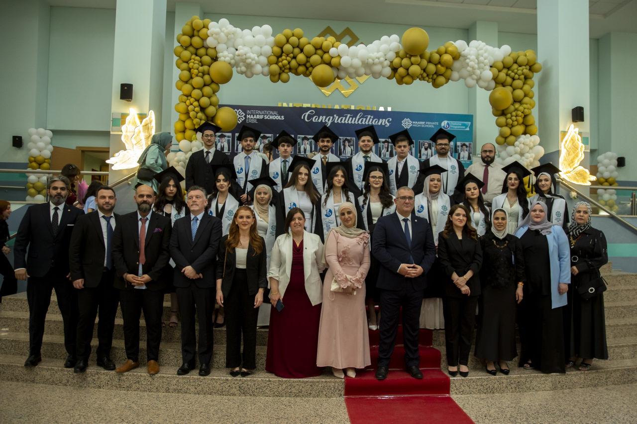 Uluslararası Maarif Erbil Okulları'nda lise öğrencileri mezun oldu. 