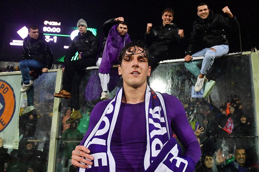 Nicolo Zaniolo, Fiorentina taraftarıyla birlikte.