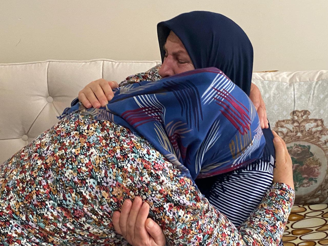 55 yaşındaki Bircan Yaşa ve kız kardeşi. 