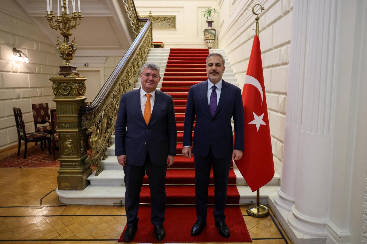 Bakan Fidan, Mehmet Acet'in de aralarında bulunduğu gazetecilere konuştu.