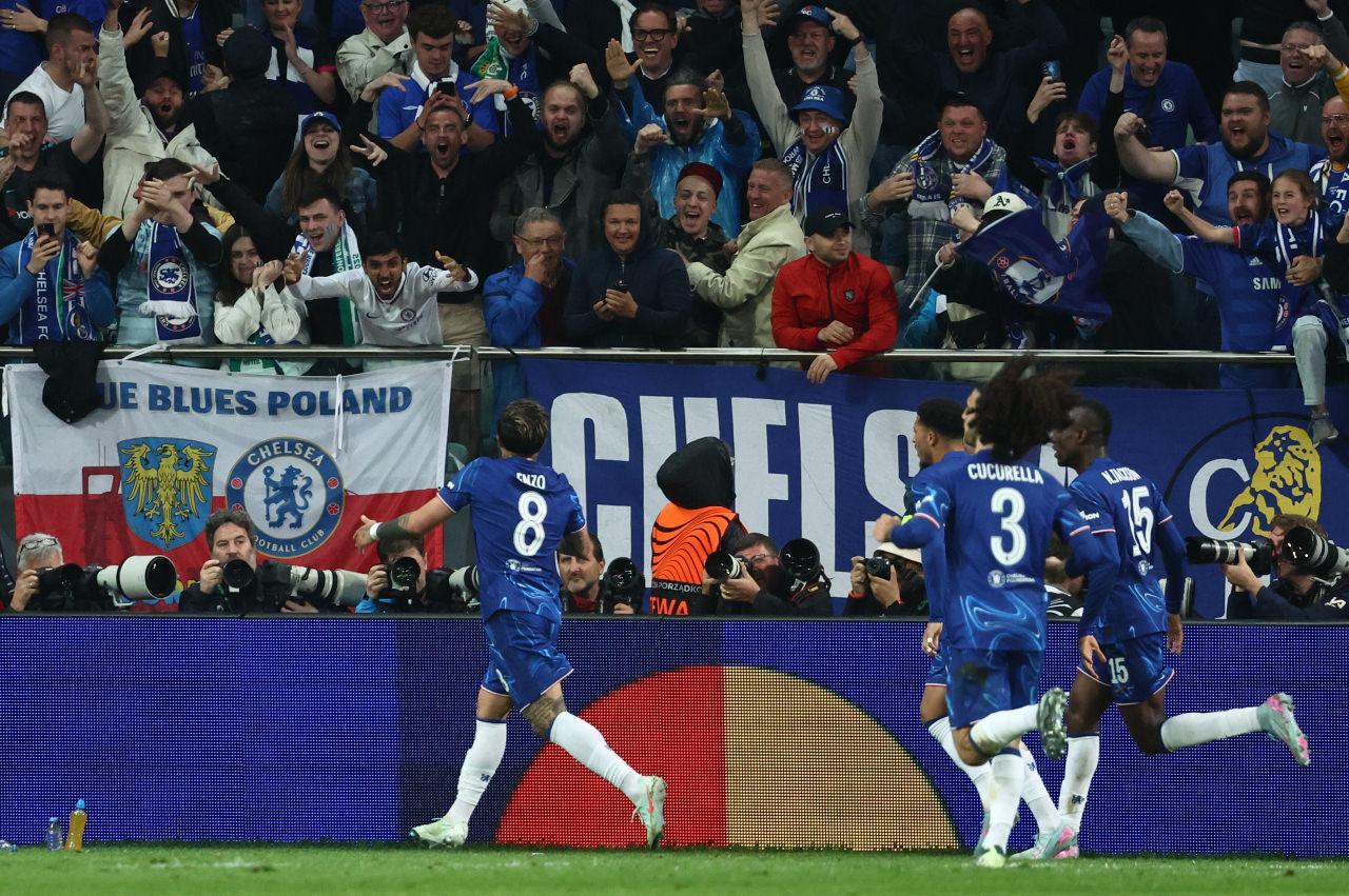 UEFA Konferans Ligi finalinde Real Betis'i 4-1 mağlup eden Chelsea şampiyon oldu.