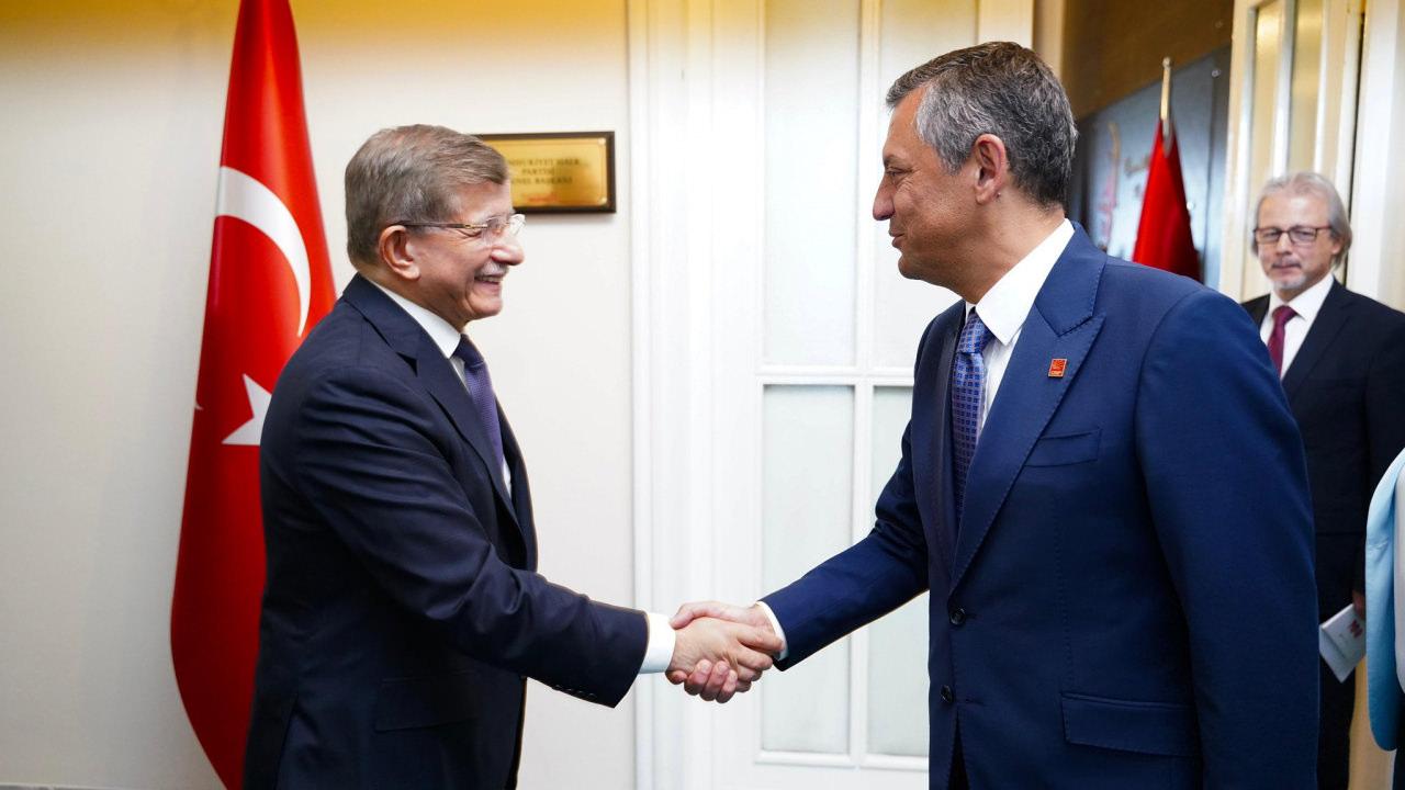 CHP Genel Başkanı Özel, Gelecek Partisi Genel Başkanı Davutoğlu ile görüştü