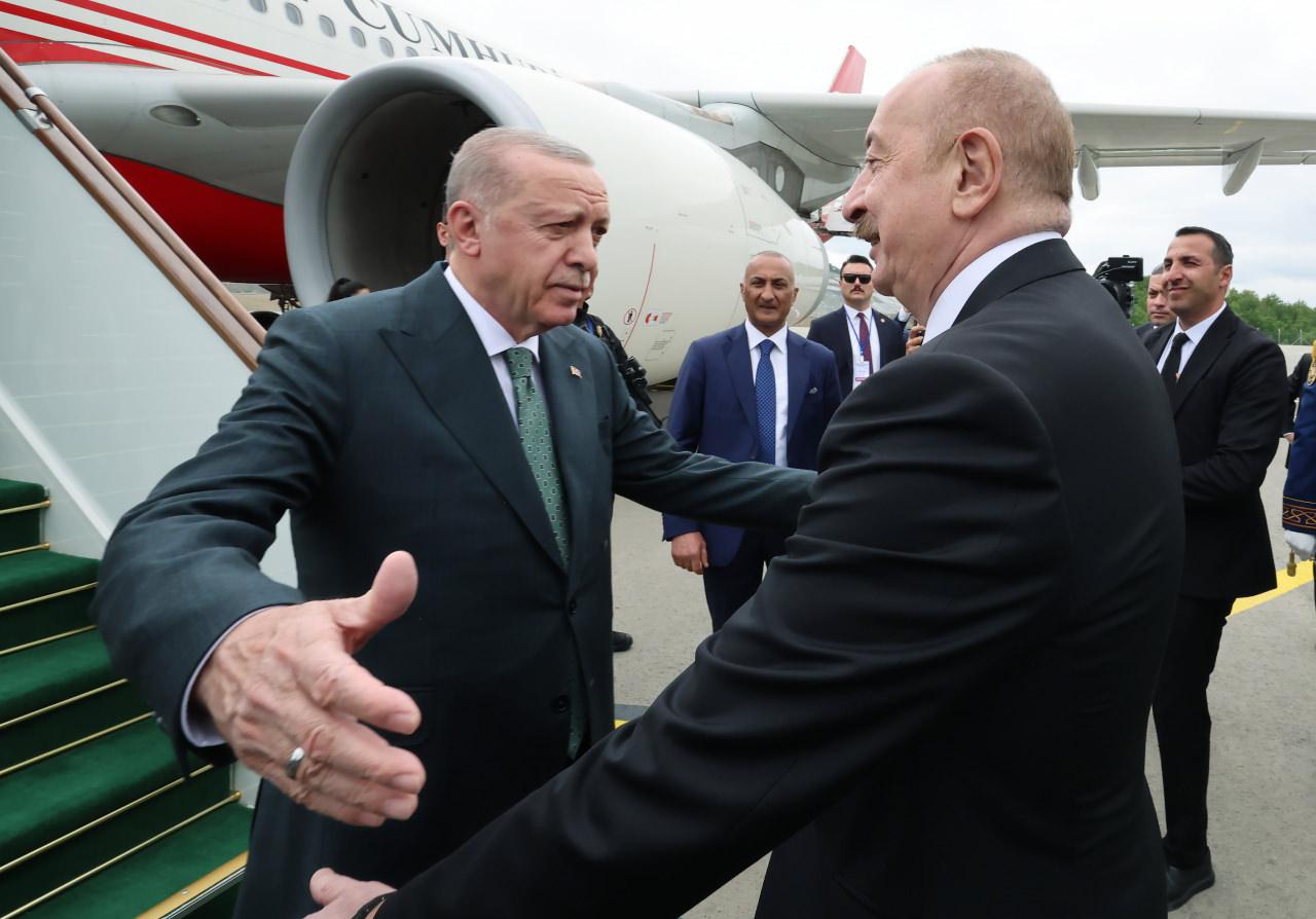Cumhurbaşkanı Erdoğan'ı Aliyev karşıladı