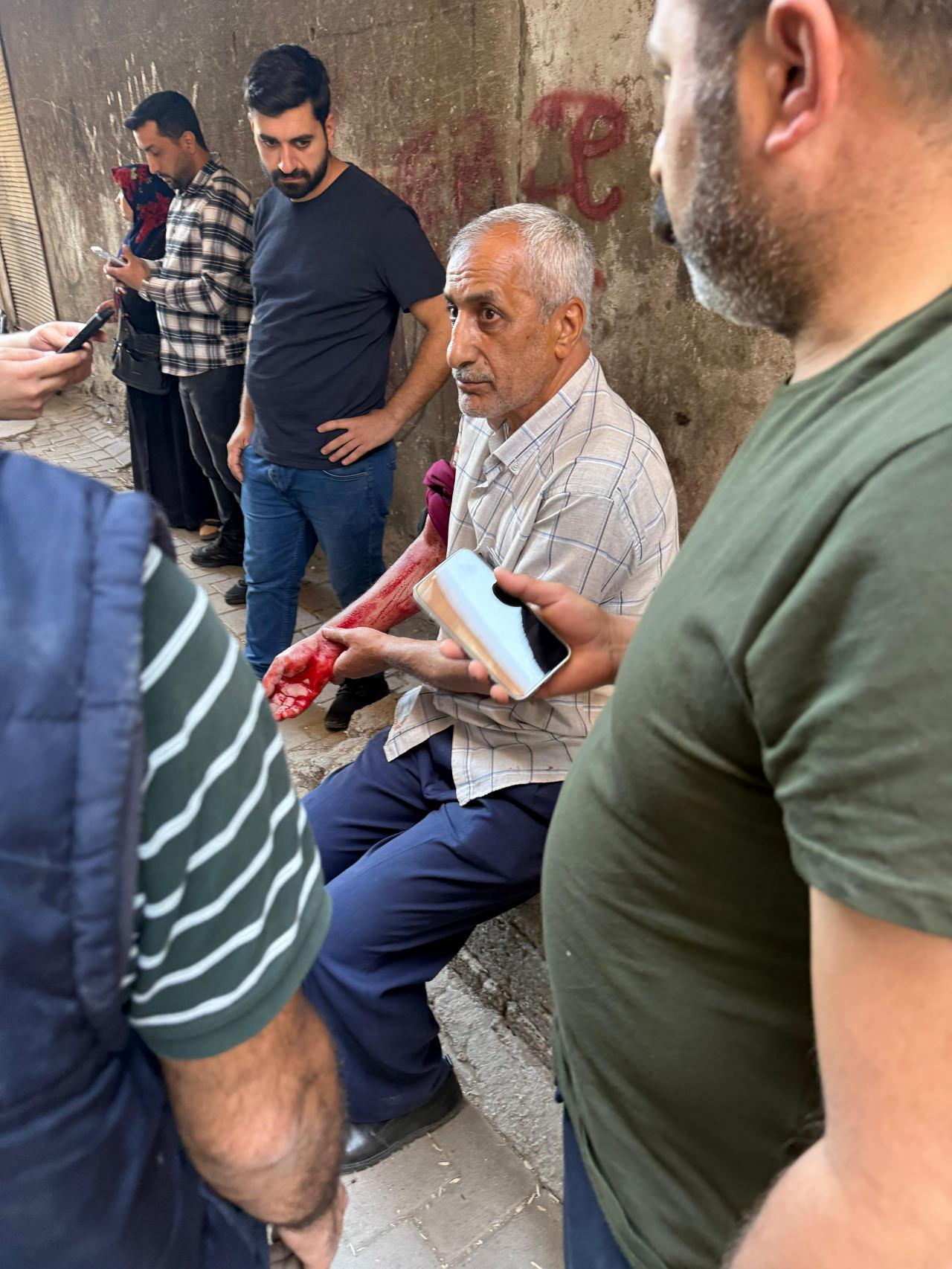 Esnaf Zeki Göçtürk saldırıya uğradı. 