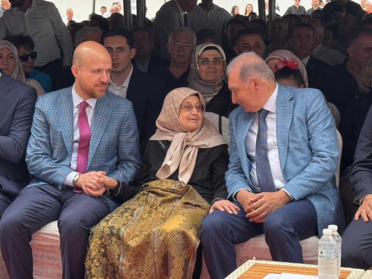 Bilal Erdoğan, hayırseverler Emine Uysal ve Mevlüt Uysal 