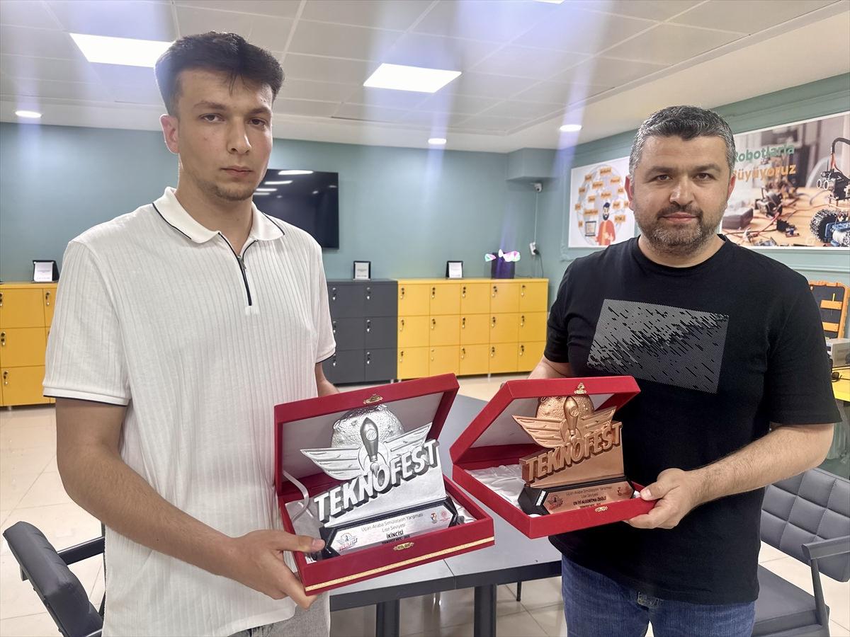 Algoritma projesiyle ödül kazandılar.