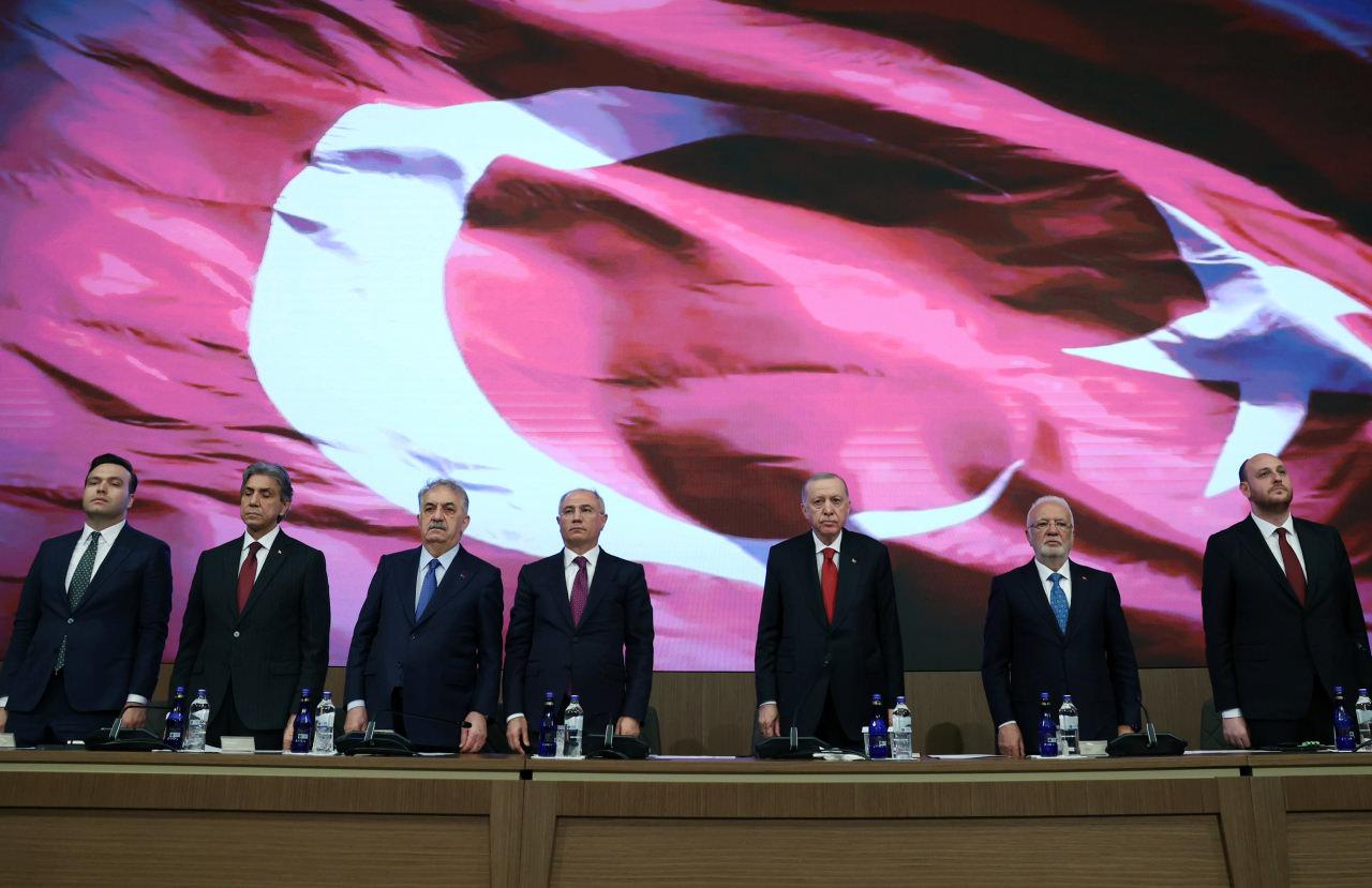 Cumhurbaşkanı Erdoğan (Sağ baştan 3), partisinin genel merkezinde düzenlenen ''Genişletilmiş İl Başkanları Toplantısı''na katıldı.