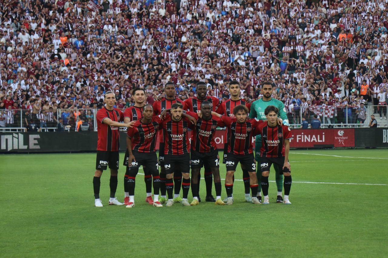 Süper Lig'e yükselen Fatih Karagümrük takımı