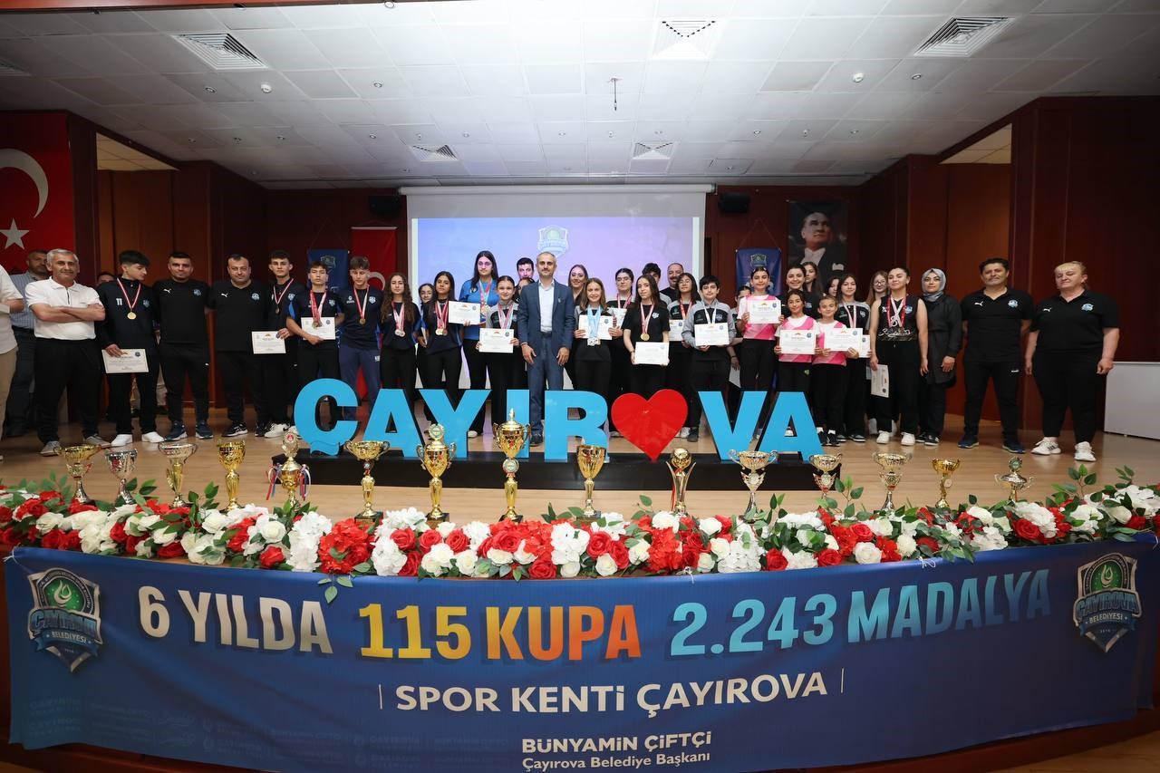 Çayırova Belediyesi Eğitim Spor Kulübü sporcuları