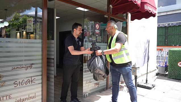 Kahve posaları toplanarak gübre olarak kullanılıyor. 