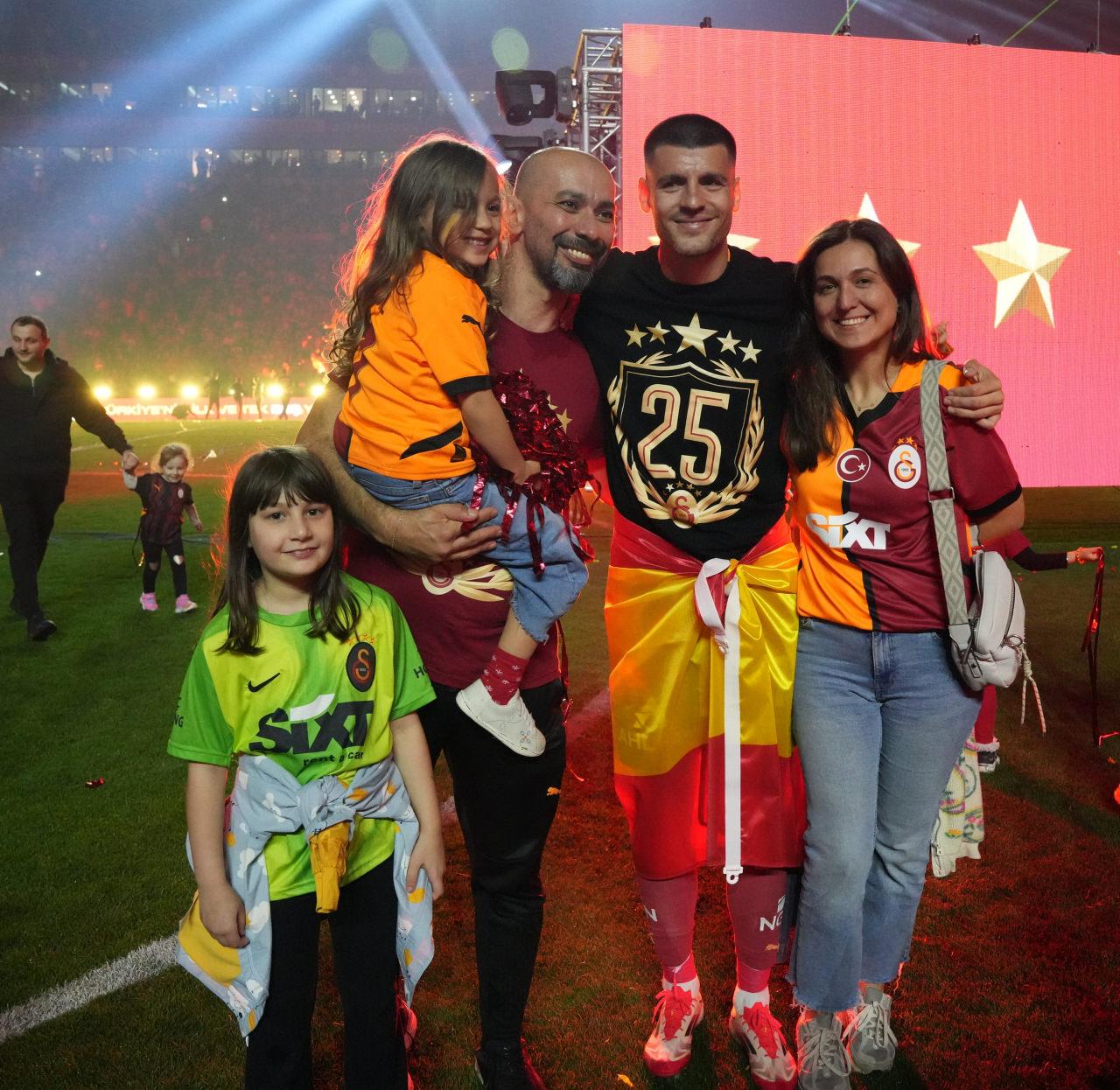 Alvaro Morata ailesiyle birlikte