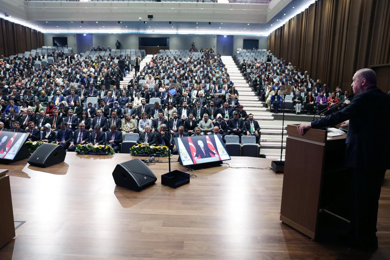 Cumhurbaşkanı Erdoğan açıklama yaparken salonun görüntüsü