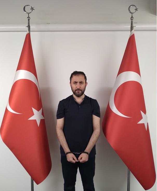 “Turuncu” kategoride yer alan Abu Yasir AL TURKİ Kod Özgür ALTUN.