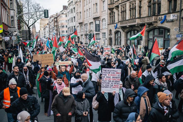 Almanya'da İsrail'in Gazze'ye yönelik saldırıları protesto edilmişti