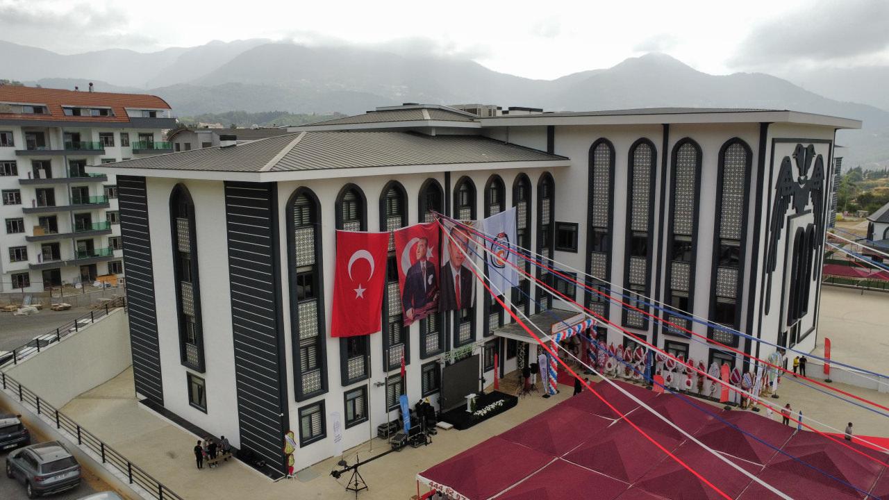 Emine Ahmet Uysal Teknoloji Anadolu İmam Hatip Lisesi ve Ortaokulu